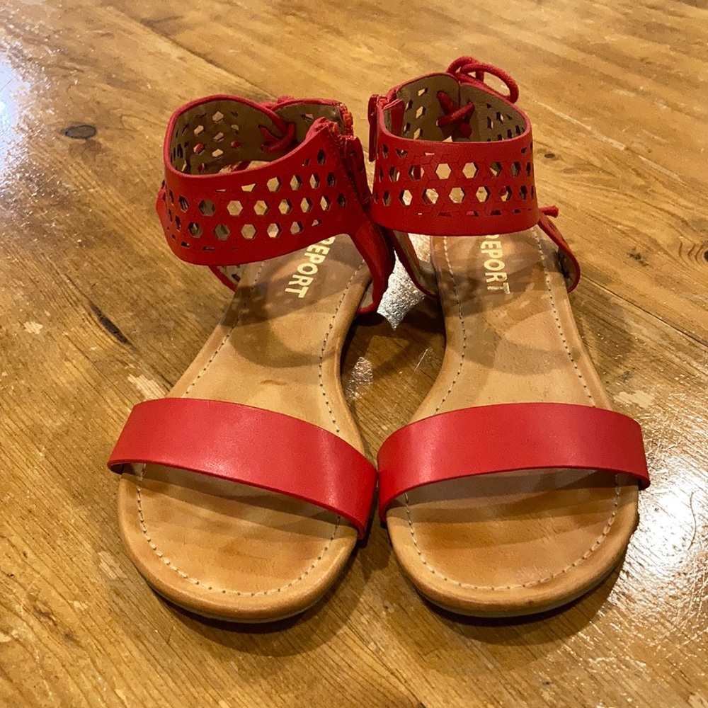 Red Report sandals, size 6.5